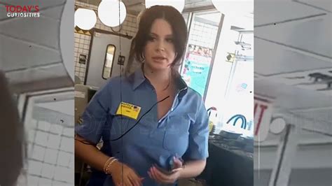 lana del rey works at waffle house
